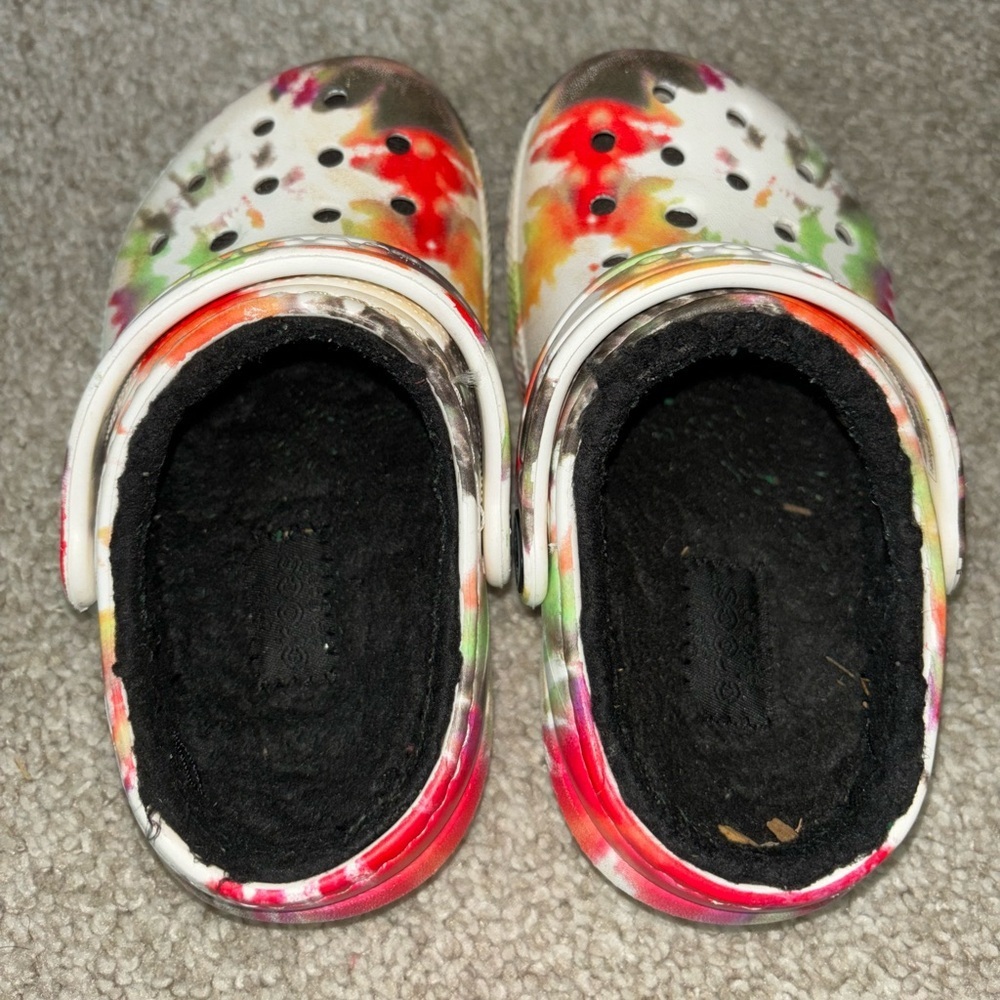 CROCS Classic Tie Dye Fuzzy Lined Clogs size C9 - Picture 4 of 6